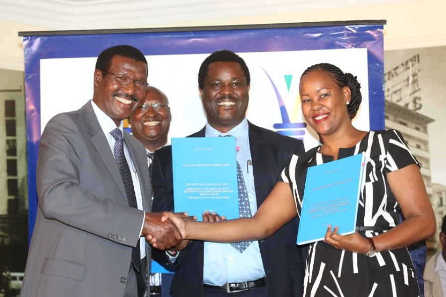 Kenya Power MD & CEO, Dr. Ben Chumo (left), Eng. Vincent Komu and Pauline Wambui of Etrade Company Ltd. 